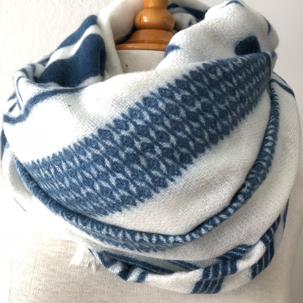 Printed blanket scarf